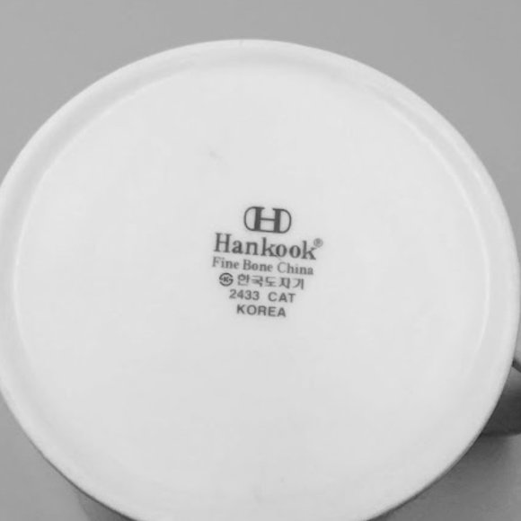 SMILING CAT MUG W/MULTI COLORED DOTS*FINE BONE CHINA MUG - Picture 5 of 5